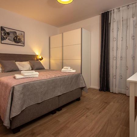 Bura2 , With Private Parking In The Garage Apartment Сплит Екстериор снимка